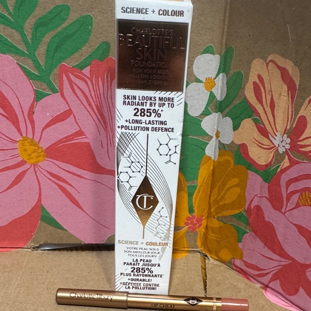 Charlotte Tilbury Beautiful Skin Foundation - 5 Neutral and Pillow talk liner